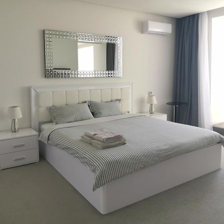 Stylish Riverside Apartments In Riviera Complex Mikołajów Zewnętrze zdjęcie